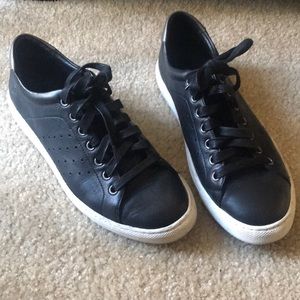 Treasure & Bond casual sneaker.